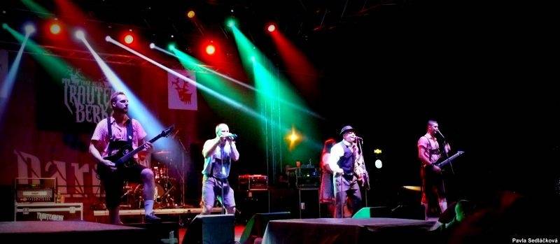 Spálené Poříčí žilo tvrdou muzikou. Přijeli Orphaned Land, Dymytry i Arakain