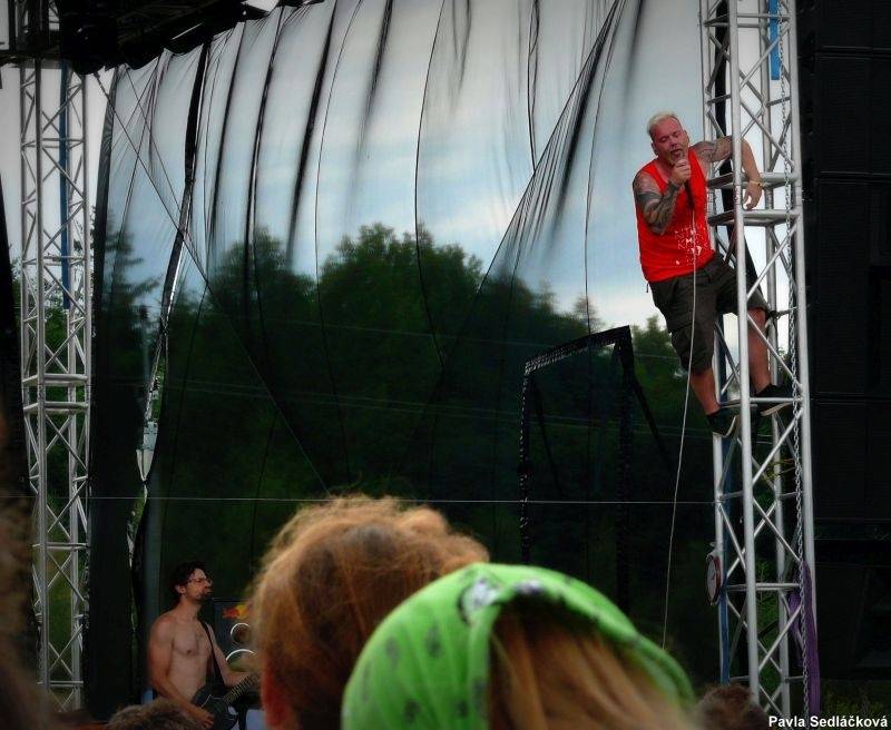 Spálené Poříčí žilo tvrdou muzikou. Přijeli Orphaned Land, Dymytry i Arakain