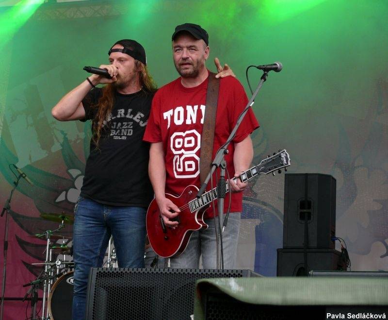 Spálené Poříčí žilo tvrdou muzikou. Přijeli Orphaned Land, Dymytry i Arakain