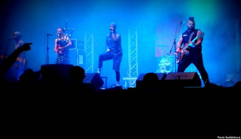 Spálené Poříčí žilo tvrdou muzikou. Přijeli Orphaned Land, Dymytry i Arakain