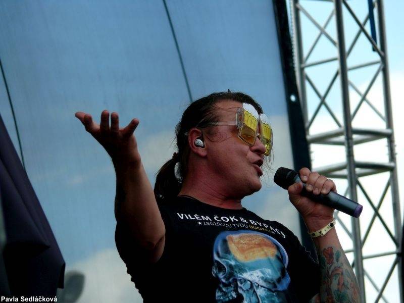 Spálené Poříčí žilo tvrdou muzikou. Přijeli Orphaned Land, Dymytry i Arakain