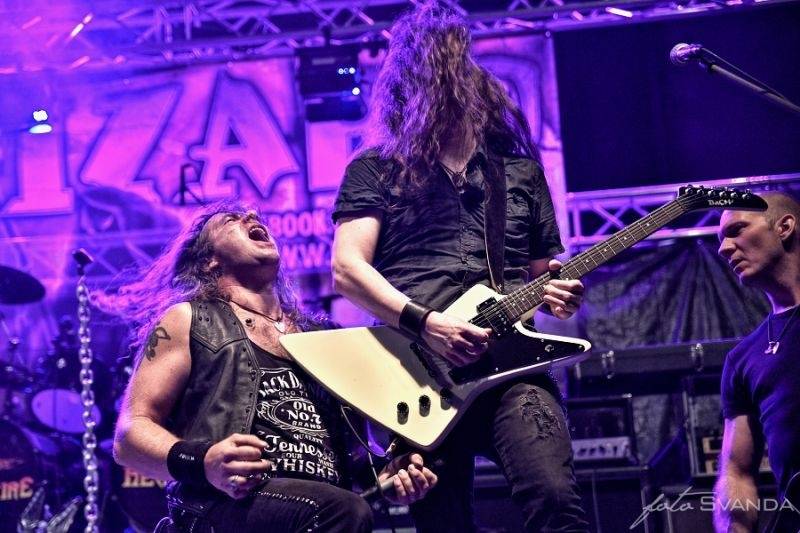 Rocková Hostim: Diváky bavili ZakázanÝovoce, oheň i zahraniční kapely