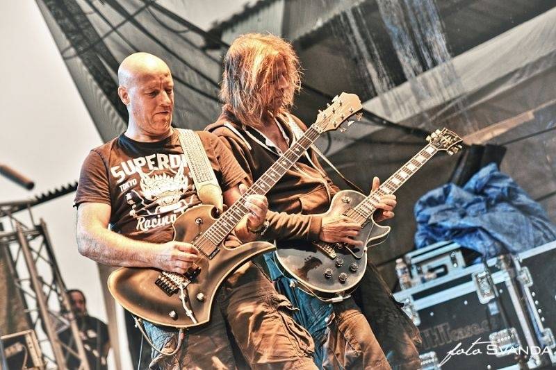 Rocková Hostim: Diváky bavili ZakázanÝovoce, oheň i zahraniční kapely