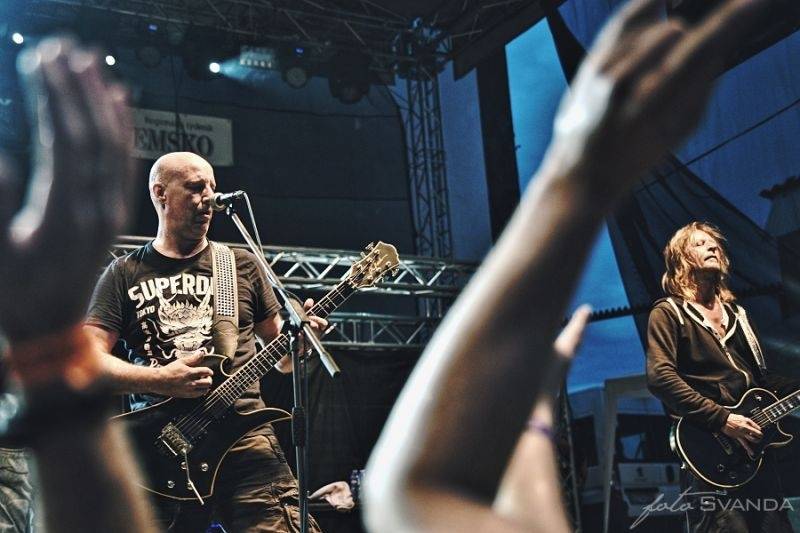 Rocková Hostim: Diváky bavili ZakázanÝovoce, oheň i zahraniční kapely