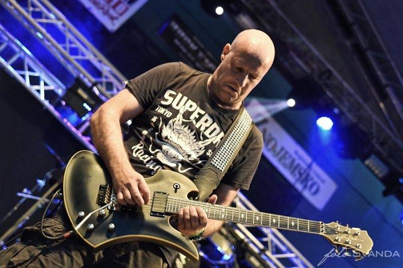 Rocková Hostim: Diváky bavili ZakázanÝovoce, oheň i zahraniční kapely