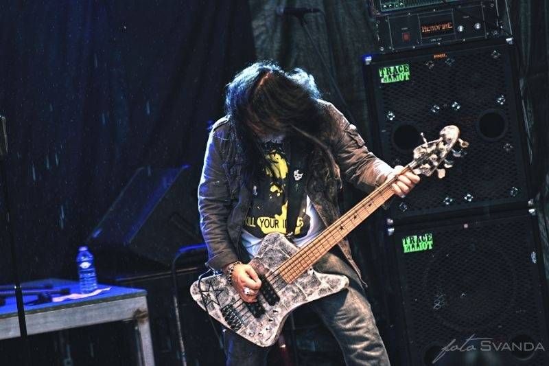 Rocková Hostim: Diváky bavili ZakázanÝovoce, oheň i zahraniční kapely