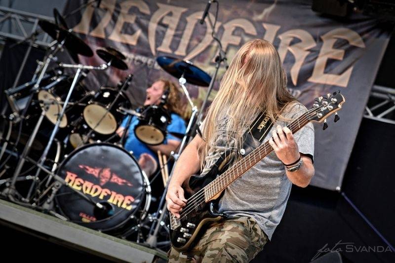 Rocková Hostim: Diváky bavili ZakázanÝovoce, oheň i zahraniční kapely