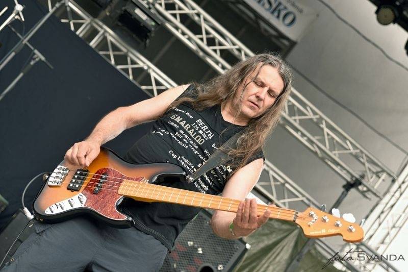 Rocková Hostim: Diváky bavili ZakázanÝovoce, oheň i zahraniční kapely