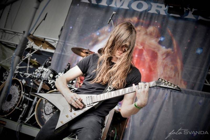 Rocková Hostim: Diváky bavili ZakázanÝovoce, oheň i zahraniční kapely