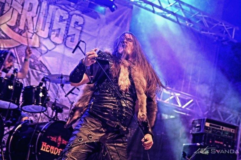 Rocková Hostim: Diváky bavili ZakázanÝovoce, oheň i zahraniční kapely