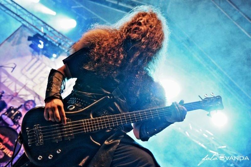 Rocková Hostim: Diváky bavili ZakázanÝovoce, oheň i zahraniční kapely