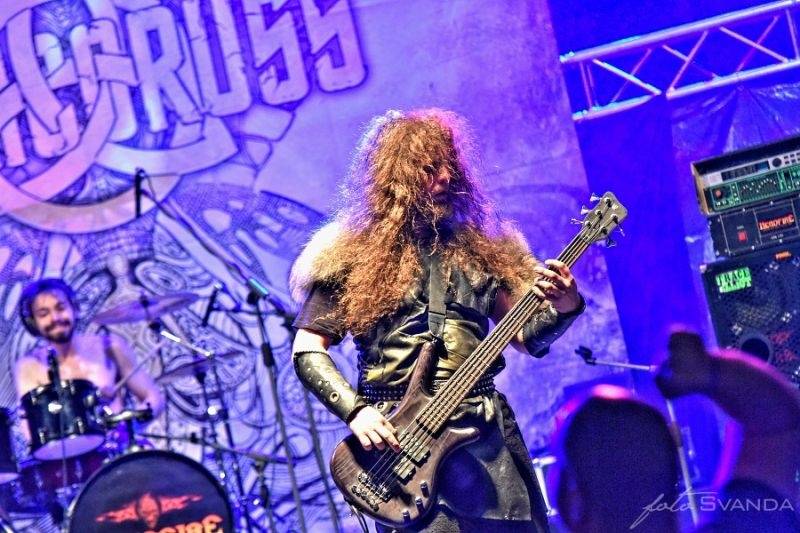 Rocková Hostim: Diváky bavili ZakázanÝovoce, oheň i zahraniční kapely