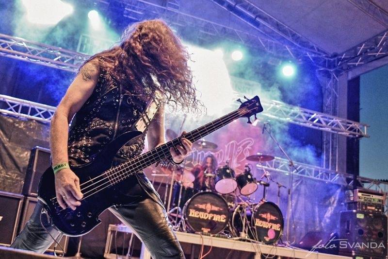 Rocková Hostim: Diváky bavili ZakázanÝovoce, oheň i zahraniční kapely