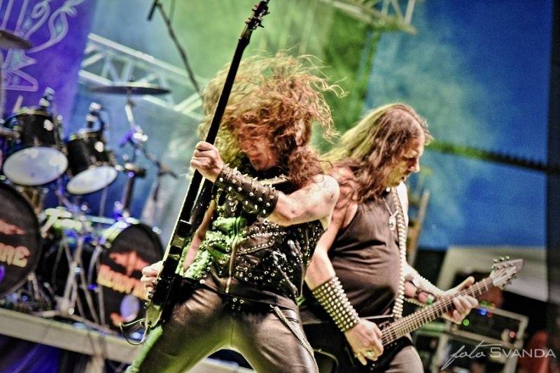 Rocková Hostim: Diváky bavili ZakázanÝovoce, oheň i zahraniční kapely