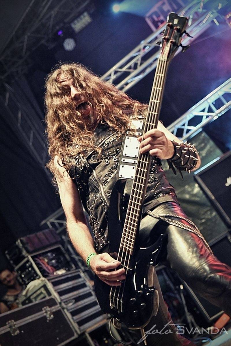 Rocková Hostim: Diváky bavili ZakázanÝovoce, oheň i zahraniční kapely