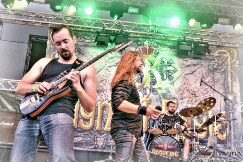Rocková Hostim: Diváky bavili ZakázanÝovoce, oheň i zahraniční kapely