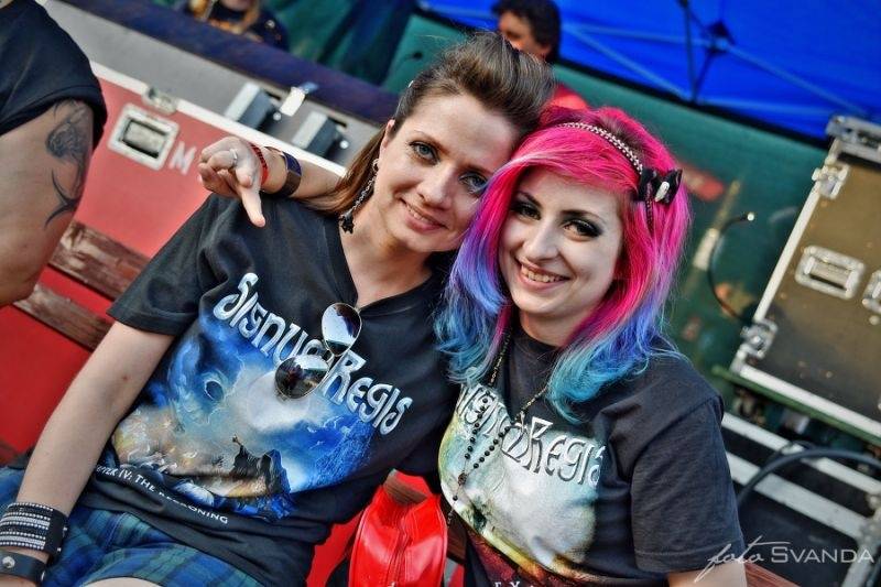 Rocková Hostim: Diváky bavili ZakázanÝovoce, oheň i zahraniční kapely