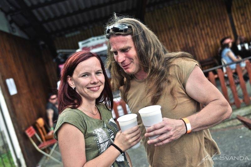 Rocková Hostim: Diváky bavili ZakázanÝovoce, oheň i zahraniční kapely