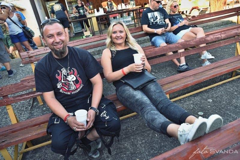 Rocková Hostim: Diváky bavili ZakázanÝovoce, oheň i zahraniční kapely