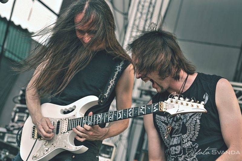 Rocková Hostim: Diváky bavili ZakázanÝovoce, oheň i zahraniční kapely