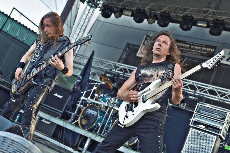 Rocková Hostim: Diváky bavili ZakázanÝovoce, oheň i zahraniční kapely