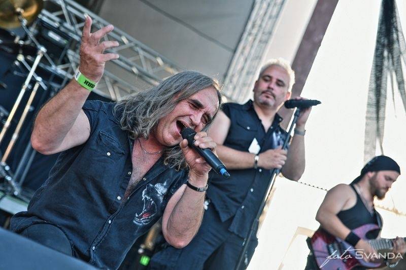 Rocková Hostim: Diváky bavili ZakázanÝovoce, oheň i zahraniční kapely