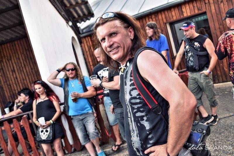 Rocková Hostim: Diváky bavili ZakázanÝovoce, oheň i zahraniční kapely