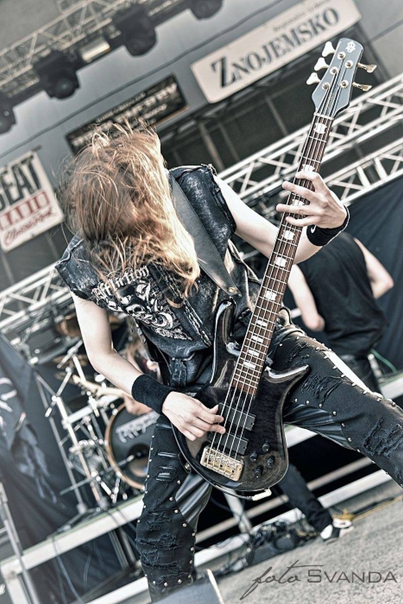 Rocková Hostim: Diváky bavili ZakázanÝovoce, oheň i zahraniční kapely