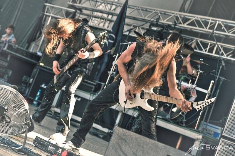 Rocková Hostim: Diváky bavili ZakázanÝovoce, oheň i zahraniční kapely