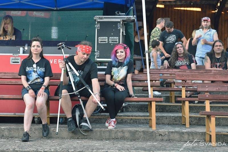 Rocková Hostim: Diváky bavili ZakázanÝovoce, oheň i zahraniční kapely