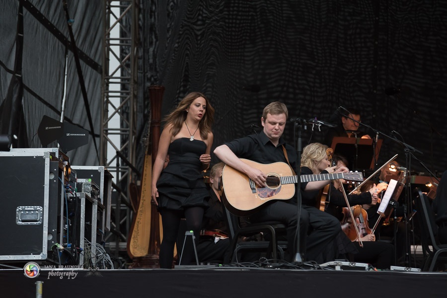 Aneta Langerová s Karlovarským symfonickým orchestrem postavila fanoušky na nohy 