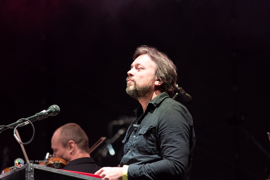 Aneta Langerová s Karlovarským symfonickým orchestrem postavila fanoušky na nohy 