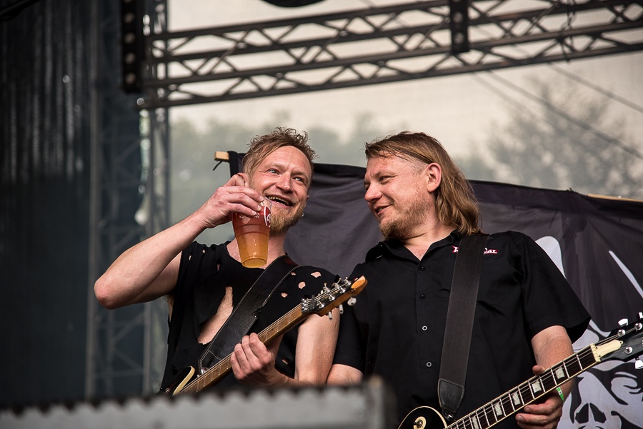 V Holýšově odstartoval ďábelský mejdan. Festival Pekelný ostrov vítá Rybičky 48 nebo Chinaski