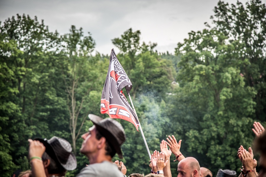 V Holýšově odstartoval ďábelský mejdan. Festival Pekelný ostrov vítá Rybičky 48 nebo Chinaski