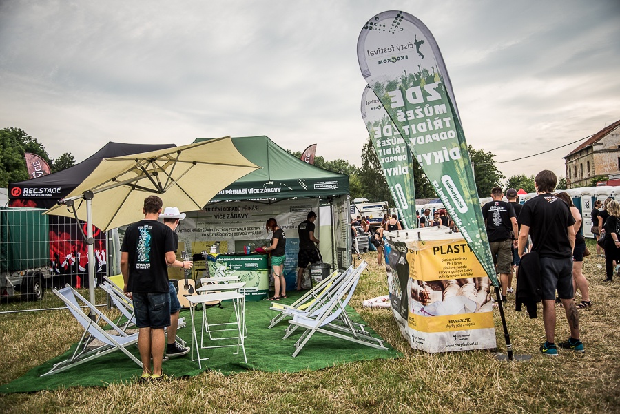 V Holýšově odstartoval ďábelský mejdan. Festival Pekelný ostrov vítá Rybičky 48 nebo Chinaski