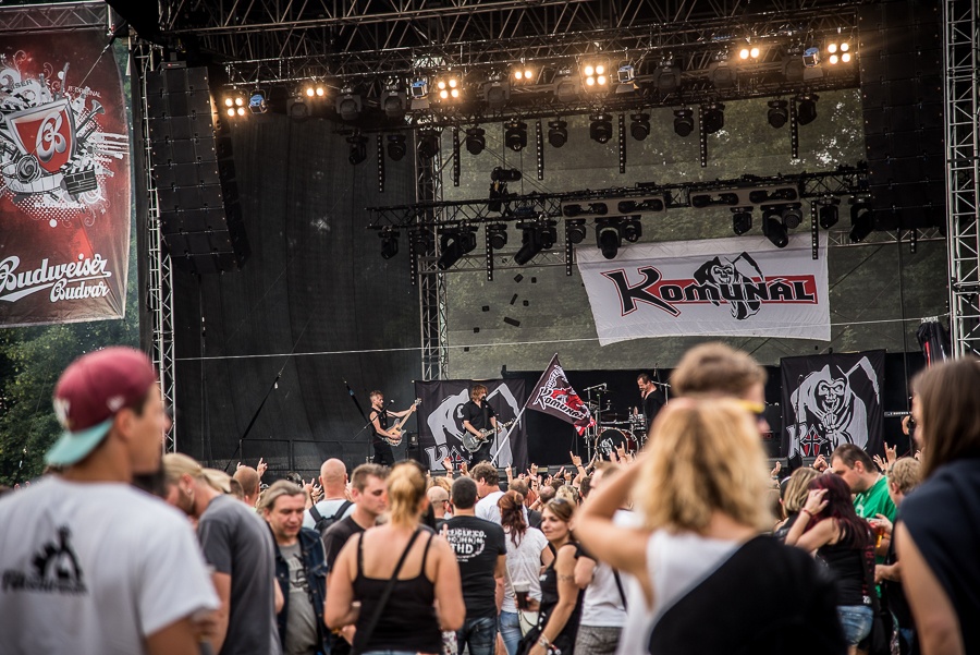 V Holýšově odstartoval ďábelský mejdan. Festival Pekelný ostrov vítá Rybičky 48 nebo Chinaski