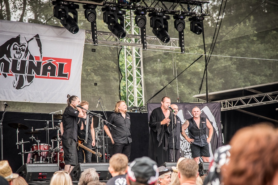 V Holýšově odstartoval ďábelský mejdan. Festival Pekelný ostrov vítá Rybičky 48 nebo Chinaski