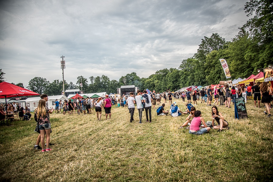 V Holýšově odstartoval ďábelský mejdan. Festival Pekelný ostrov vítá Rybičky 48 nebo Chinaski