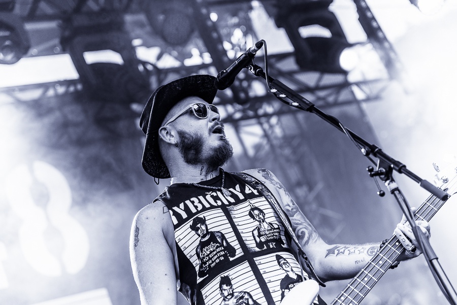 V Holýšově odstartoval ďábelský mejdan. Festival Pekelný ostrov vítá Rybičky 48 nebo Chinaski