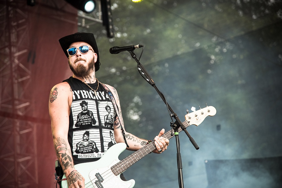 V Holýšově odstartoval ďábelský mejdan. Festival Pekelný ostrov vítá Rybičky 48 nebo Chinaski