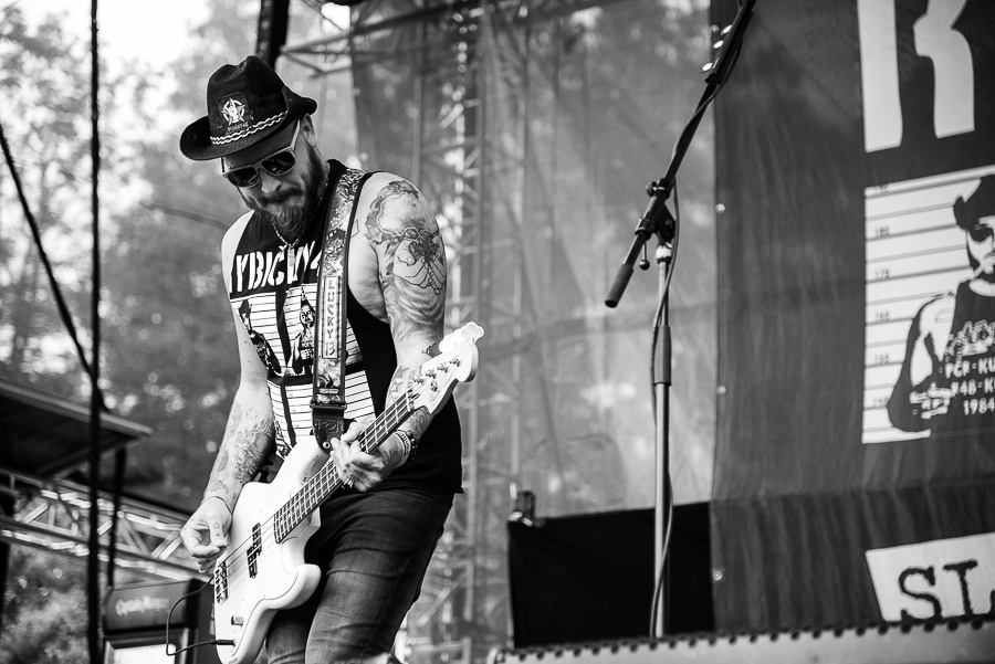 V Holýšově odstartoval ďábelský mejdan. Festival Pekelný ostrov vítá Rybičky 48 nebo Chinaski