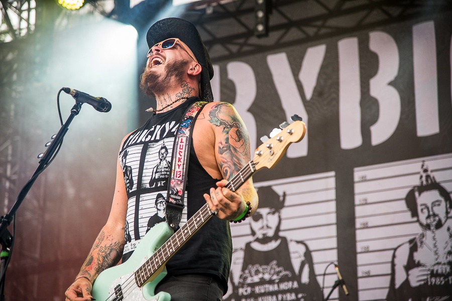 V Holýšově odstartoval ďábelský mejdan. Festival Pekelný ostrov vítá Rybičky 48 nebo Chinaski