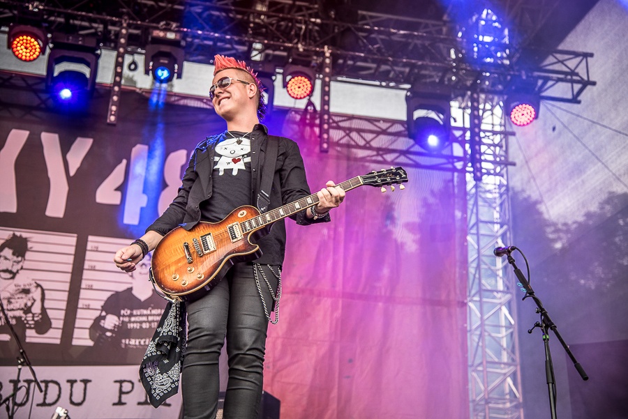 V Holýšově odstartoval ďábelský mejdan. Festival Pekelný ostrov vítá Rybičky 48 nebo Chinaski