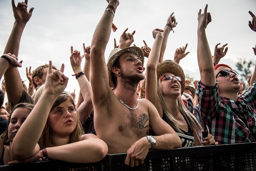 V Holýšově odstartoval ďábelský mejdan. Festival Pekelný ostrov vítá Rybičky 48 nebo Chinaski
