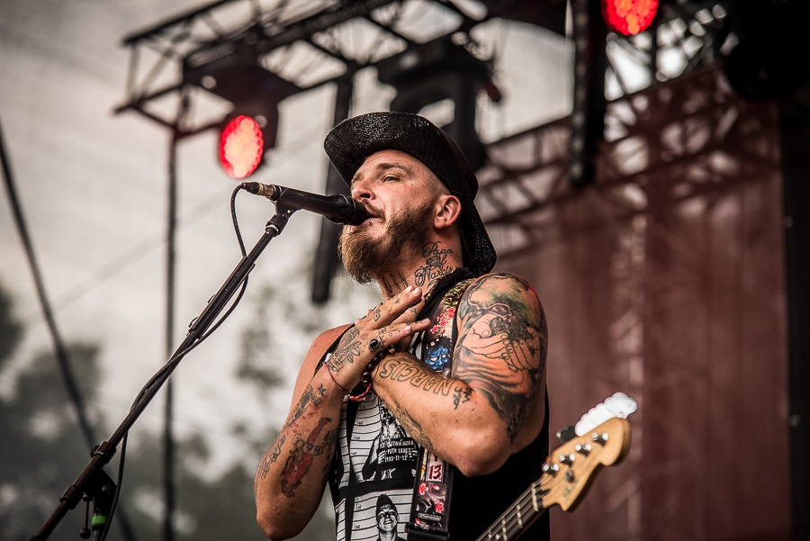 V Holýšově odstartoval ďábelský mejdan. Festival Pekelný ostrov vítá Rybičky 48 nebo Chinaski