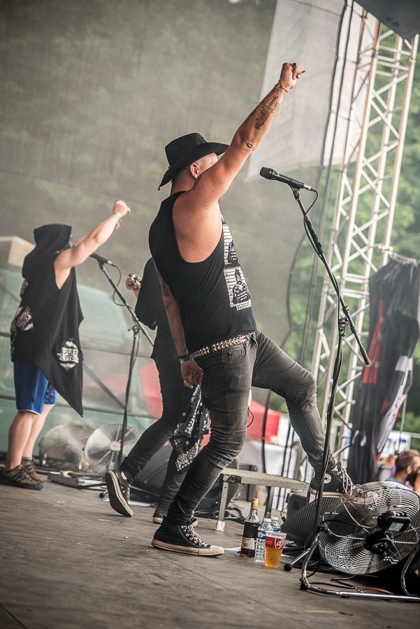 V Holýšově odstartoval ďábelský mejdan. Festival Pekelný ostrov vítá Rybičky 48 nebo Chinaski