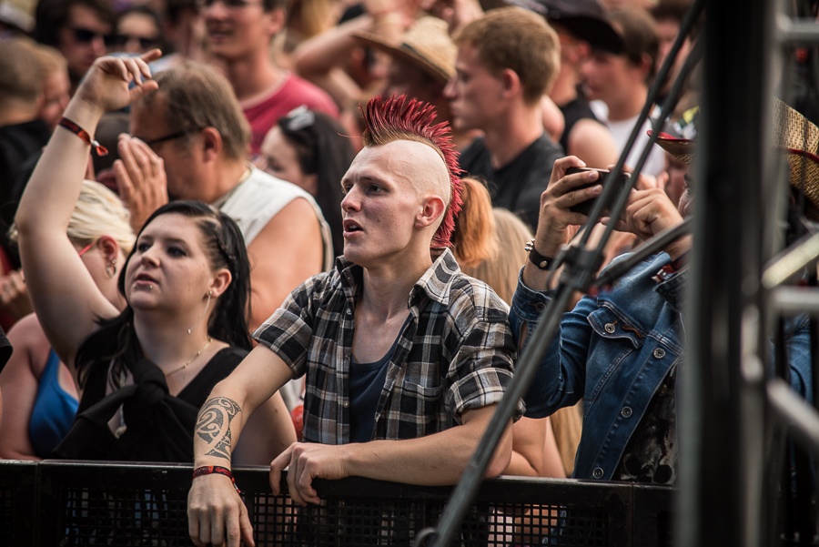 V Holýšově odstartoval ďábelský mejdan. Festival Pekelný ostrov vítá Rybičky 48 nebo Chinaski