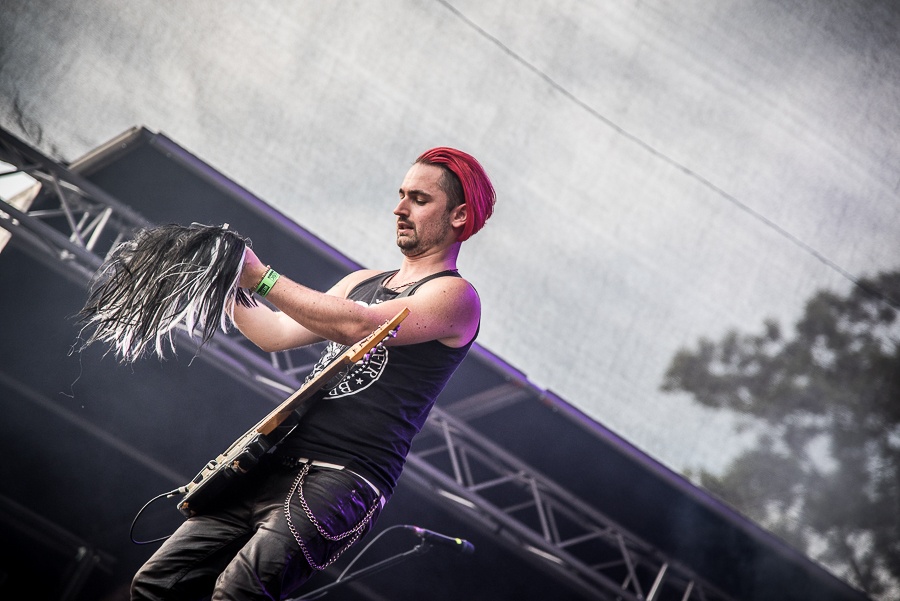 V Holýšově odstartoval ďábelský mejdan. Festival Pekelný ostrov vítá Rybičky 48 nebo Chinaski