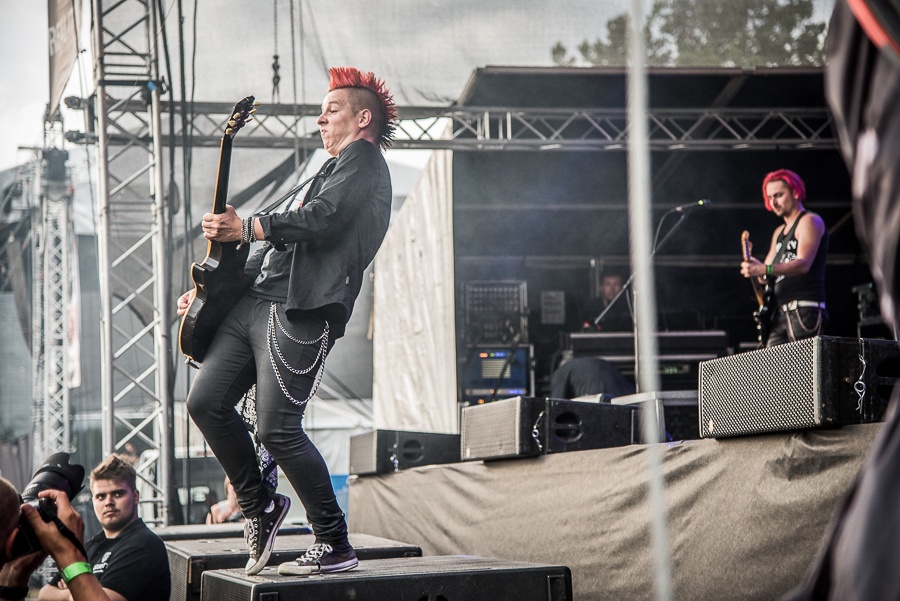 V Holýšově odstartoval ďábelský mejdan. Festival Pekelný ostrov vítá Rybičky 48 nebo Chinaski