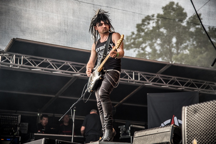 V Holýšově odstartoval ďábelský mejdan. Festival Pekelný ostrov vítá Rybičky 48 nebo Chinaski